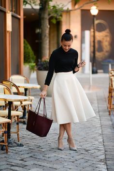 black turtleneck tucked into white high-waist midi skirt Bosslady Outfits, Chic Outfit, Parisian Chic, White Skirt, Looks Chic, Work Attire, Business Outfits, Mode Inspiration, Work Fashion