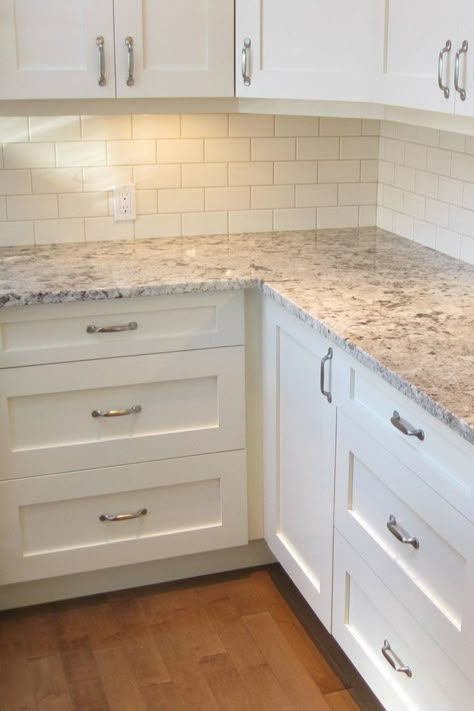 White Cabinet With Granite Countertops, White Cabinets With Wood Floor, Kitchen Flooring Ideas With Off White Cabinets, White Kitchen Cabinets With Dark Granite Countertops, White Cabinets White Backsplash Kitchen, White Cabinets With Light Countertops, White Brown Countertops, Counter Top With White Cabinet, Salinas Granite Countertops