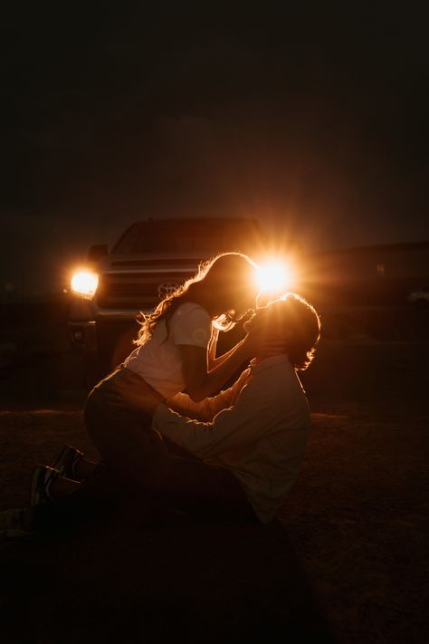 Romantic and moody couples engagement photos. Couples photoshoot is the best time to cuddle up and pose in the headlights of your car/truck during golden hour. Couples pose for any photography session, engagement photoshoot outfit ideas for fall, spring, or summer. A cozy and moody photo editing. Photo cred: tamweddingco, katiesuephotography, hopesandcheers, shannonferrellphotography Car Lights Photoshoot, Truck Headlights Photoshoot, Car Light Photoshoot, Moody Photo Editing, Biker Bride, Engagement Photoshoot Outfit Ideas, Lamp Photoshoot, Moody Couple, Engagement Photoshoot Outfit