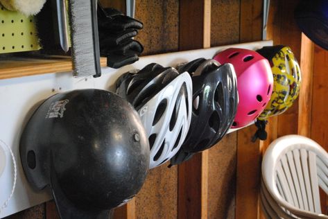 Bike Helmet Storage, Garage Hacks, Garage Wall Storage, Helmet Storage, Garage Organization Tips, Garage Organisation, Shed Organization, Garage Organization Diy, Garage Organize