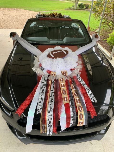 Homecoming Car Decorations, Homecoming Truck Decorations, Homecoming Court Poster Ideas For Parade, Homecoming Parade Float Ideas Cheer, Hoco Parade Car Decorations, Homecoming Parade Cars, Car Parade Decorations Ideas, Homecoming Float Ideas Football, Homecoming Parade Car Decorations