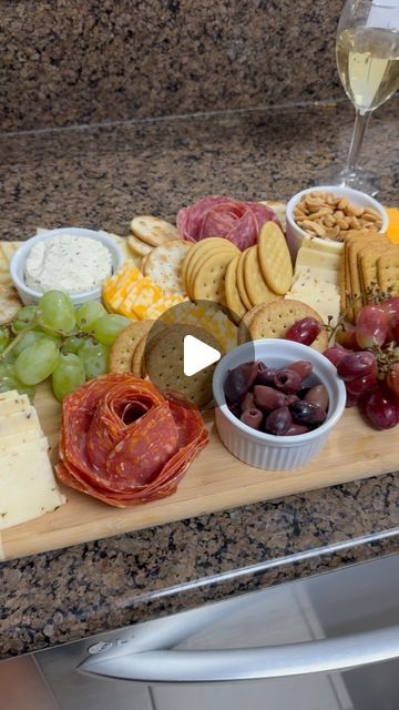 BECCA MORGAN on Instagram: "Make a Thanksgiving charcuterie board with me🤎 #charcuterie #charcuterieboard #thanksgiving #thanksgivingcharcuterie #thanksgivingcharcuterieboard #salamirose #salamiflower #charcuterieboardsoftiktok #foodvideo #likes #delicious #followback #chocolate #homemade #healthyfood #video #foodstagram #youtube #foodphotography #dessert #foodgasm #foodblogger #foodlover #tasty #eat #cooking #styleblogger #foodpics #foodies" Charcuttery Boards, Thanksgiving Charcuterie Board, Thanksgiving Charcuterie, Meat Tray, Chocolate Homemade, Charcuterie Platter, Charcuterie And Cheese Board, Charcuterie Recipes, Pasta Dinner Recipes