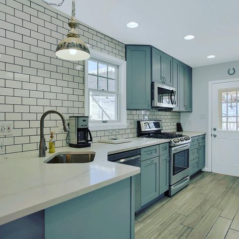 Teal-grey cabinets. Teal And Grey Kitchen Cabinets, Teal And Grey Kitchen Ideas, Grey And Teal Kitchen, Cabinets With Gray Floors, Grey Kitchen Diner, Pink And Grey Kitchen, Teal Kitchen Cabinets, Gray Floors, Teal Cabinets