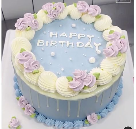 Circle Cake Ideas, Buttercream Birthday Cake, Valentines Cake, Circle Cake, Simple Cake Designs, Creative Cake Decorating, Simple Cake, Homemade Cake, Valentine Cake