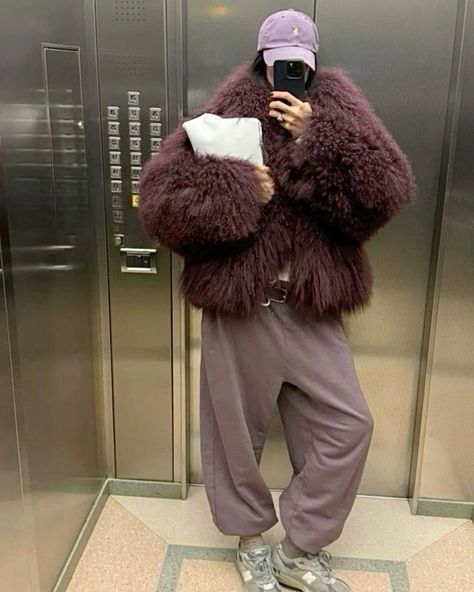 Fur Outfit, Gilda Ambrosio, Paris Outfits, Looks Street Style, Winter Fits, Sport Chic, Coat Outfits, Mode Inspo, Sporty Outfits