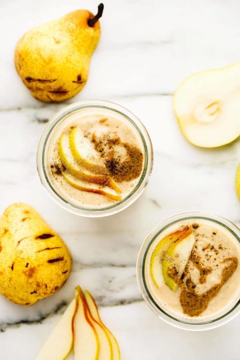 Cardamom Pear Smoothie Holiday Smoothie Recipes, Pear Smoothie Recipes, Holiday Smoothies, Fall Smoothies, Butternut Recipes, Pumpkin Pie Smoothie, Pumpkin Smoothie, Vegan Pumpkin Pie, Oat Smoothie