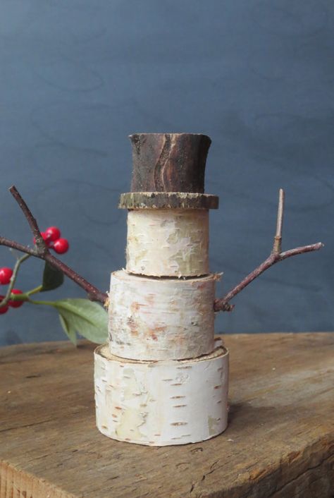 Birch Tree Snowman, Birch Christmas Decor, Birch Tree Crafts, Birchwood Decor, Birch Snowman, Birch Bark Crafts Diy, Birch Tree Decor Christmas, Wooden Snowman Crafts, Birch Wood Crafts