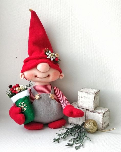 Diy Christmas Elves, Christmas Decorations Sewing, Elf Gnome, Christmas Craft Projects, Christmas Clay, Polymer Clay Christmas, Santa Figurines, Elf Doll, Christmas Knitting Patterns