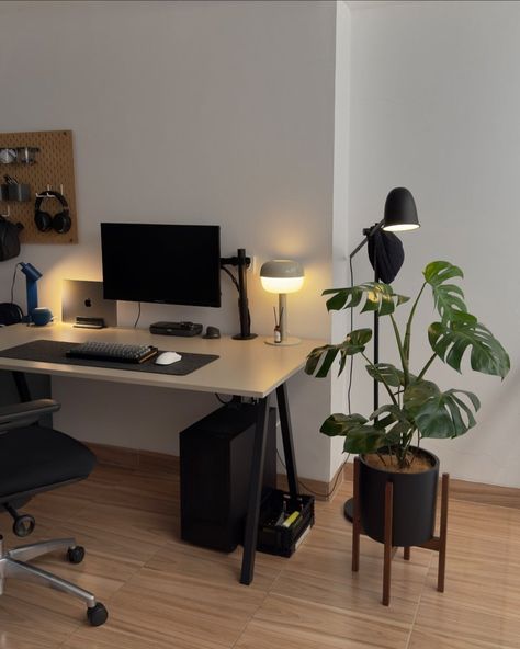 Vibey Rooms, Desk Setup Ideas, Minimalist Workspace, Minimalist Home Office, Diy Room Decor For Teens, Desk Setups, Home Studio Setup, Japanese Home Decor, Black Living Room