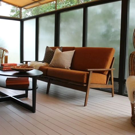 75 Mid-Century Modern Sunroom Ideas You'll Love - July, 2024 | Houzz Midcentury Modern Screened In Porch, Mid Century Modern Sunroom, Mid Century Sunroom, Modern Sunroom Ideas, Four Seasons Room Addition, Modern Sunroom, Four Seasons Room, Sunroom Decorating, Sunroom Designs