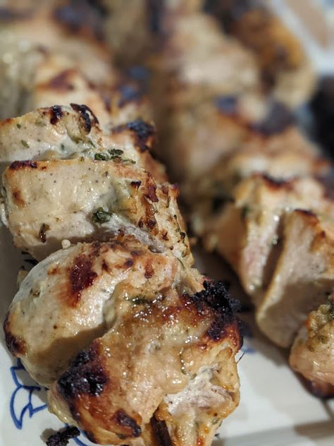 Chicken Tikka Grilled, Murgh Malai Tikka, Malai Chicken Recipe, Malai Tikka Recipe, Chicken Malai Tikka Recipes, Chicken Tikka Photography, Ramzan Food, Indian Chicken Tikka, Chicken Malai Kabab