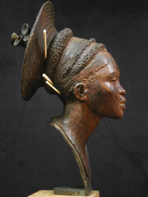 African Bedroom, Ceramic Sculpture Figurative, Figurative Kunst, Sculpture Head, Afrique Art, Afrikaanse Kunst, Head Sculpture, African Sculptures, Alberto Giacometti