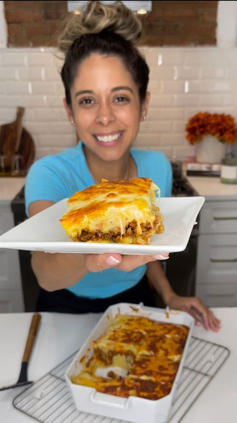 Pastelon de Platano Maduro Puerto Rican Pastelon Recipes, Plantain Lasagna Puerto Rico, Platanos Maduros Recipe, Pastelon Recipe, Dominican Dish, Mashed Plantains, Plantain Recipes, Ripe Plantain, Dominican Food