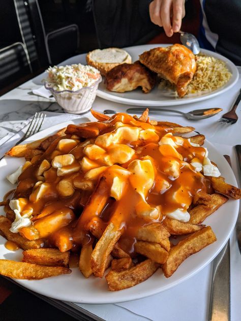 Poutine from one of the restaurants that claims to have invented it #food #meal #foods #healthyfood #keto Canada Food Recipes, Fancy Poutine, Montreal Poutine, Poutine Food, Canadian Poutine, Poutine Fries, Poutine Recipe, Eating Photography, Canadian Cuisine