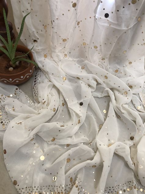 Chikan Lehenga, Chikankari Dupatta, Mukaish Work, Indian Lehenga Choli, Chikankari Suits, White Shawl, Lucknowi Chikankari, Bridal Lehengas, Indian Lehenga