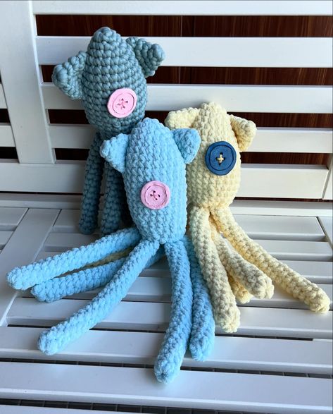 Squid doll from Coraline #crochet #squid #coraline #buttons Coraline Octopus Crochet, Coraline Squid Crochet Pattern, Crochet Coraline Squid, Coraline Crochet Pattern Free, Coraline Octopus Doll, Coraline Octopus, Crotchet Gifts, Coraline Squid, Crochet Coraline