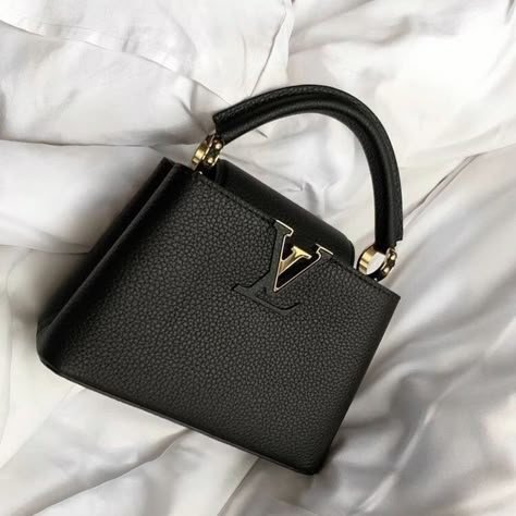 Mochila Louis Vuitton, Black Louis Vuitton Bag, Purse Aesthetic, Sac Louis Vuitton, My Style Bags, Glam Life, Luxury Bags Collection, Bag Louis Vuitton, Dream Bags