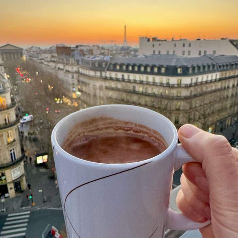 The most updated guide to the best hot chocolate in Paris, a local guide to famous tearooms - to those popular with the local Parisians. Hot Chocolate Milk, Paris Tea, Ceylon Cinnamon, Chantilly Cream, Chocolate Pastry, St Germain, Parisian Cafe, Paris Cafe, Chocolate Shop