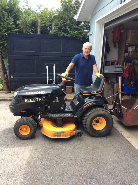 Electric Riding Lawn Mower, Best Lawn Mower, Lawn Mower Tractor, Lawn Tractors, New Tractor, Riding Lawn Mowers, Electric Company, Diy Backyard Landscaping, Lawn Tractor