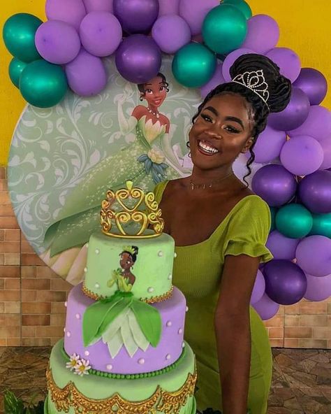 Princess Tiana Birthday Party, Tiana Wedding, Black Disney Princess, Tiana Birthday Party, Frog Birthday Party, Tiana Disney, Princesa Tiana, Sweet 16 Decorations, Hot Halloween Outfits