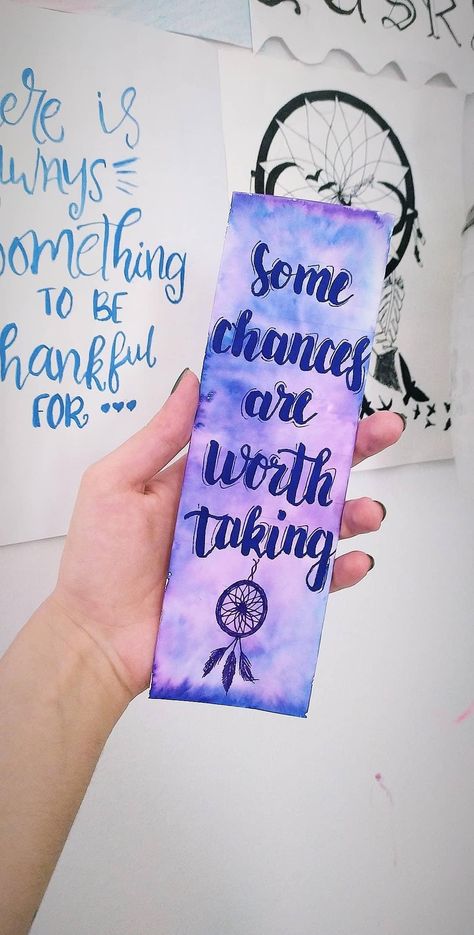 Aesthetic Bookmarks With Quotes, Watercolour Bookmarks Quotes, Beautiful Book Marks, Bookmark Ideas Aesthetic Quotes, Editing Quotes, Anniversary Chalkboard, Flourishing Calligraphy, Calligraphy Aesthetic, Drawing Sunset