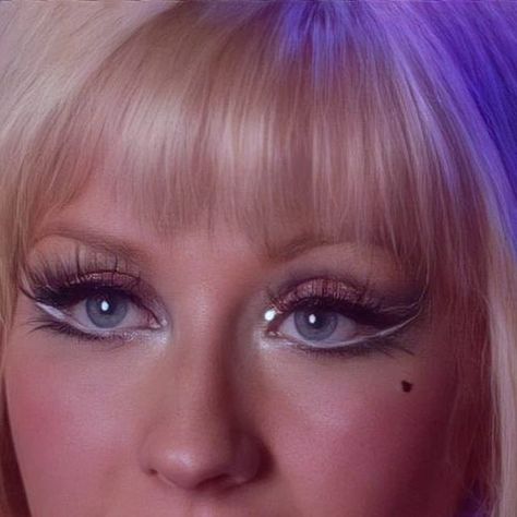 Burlesque Movie Makeup, Burlesque Hair And Makeup, Showgirl Makeup Burlesque, Bright Make Up Looks, Pink Burlesque Aesthetic, Female Drag Makeup, Cabaret Makeup Burlesque, Burlesque Costumes Christina Aguilera, Xtina Makeup