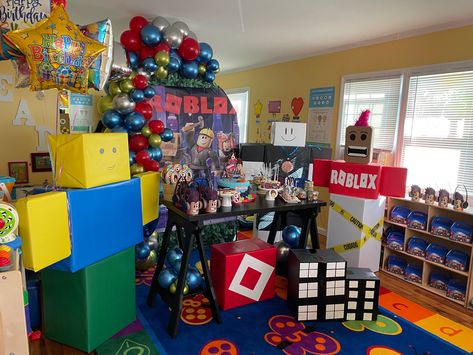 Roblox inspiration decoration Party Roblox Themed Birthday Party Decoration, Roblox Backdrop Ideas, Roblox Diy Decor, Roblox Table Centerpiece, Roblox Table Decoration, Diy Roblox Party Decorations, Roblox Backdrop Birthday, Roblox Backdrop, Roblox Party Ideas