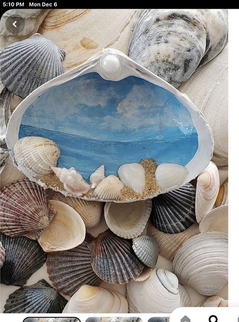 Shell Projects, Seashell Art Diy, Painted Seashells, Seashell Christmas Ornaments, Beach Memories, Beach Themed Crafts, Beach Craft, Art Coquillage, Oyster Shell Crafts