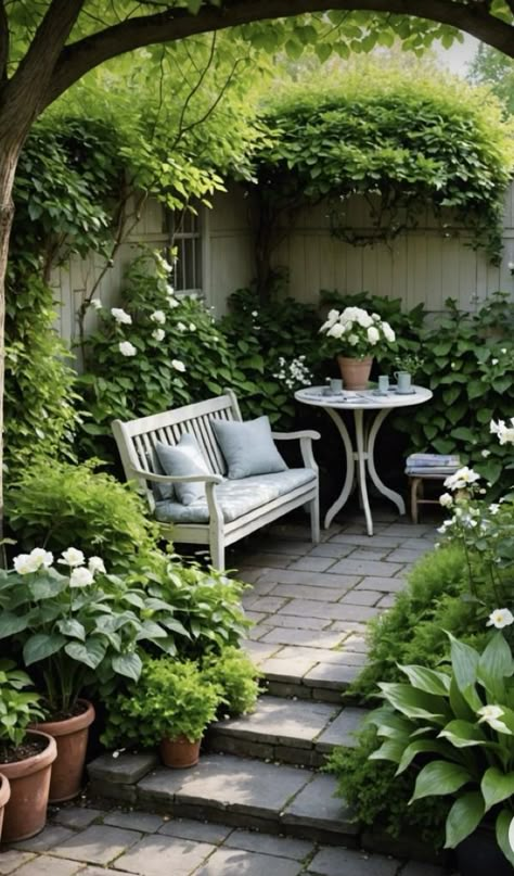 Garden Nook, Small Courtyard Gardens, نباتات منزلية, Courtyard Gardens Design, Cottage Garden Design, Front Porch Christmas Decor Ideas, Porch Christmas Decor Ideas, Have Inspiration, Front Porch Christmas