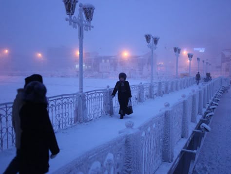 Residents of Yakutsk in northeastern Siberia during a cold snap Russian Aesthetic, Siberia Russia, Earth Pictures, Extreme Weather Events, Ushuaia, Winter Scenery, Blue Hour, 판타지 아트, Winter Aesthetic