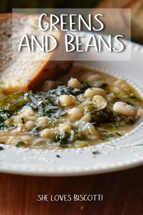 Escarole And Beans, Mac And Cheese Rezept, Escarole Recipes, Greens And Beans, Escarole Soup, Beans And Greens, Italian Beans, Beans Soup, Broccoli Bites