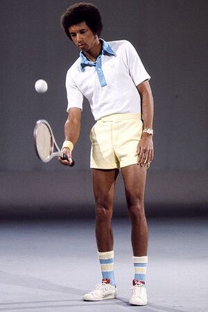 Nerd Boyfriend, Tennis Rules, How To Play Tennis, Tennis Party, Arthur Ashe, Tennis Legends, 70s Look, Professional Tennis Players, Vintage Tennis