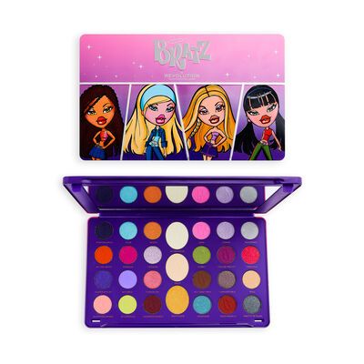 Bratz Eyeshadow, Christmas Presents For Family, Bratz Rock Angelz, Bedroom Girly, 2000s Fashion Aesthetic, Revolution Palette, Bratz Makeup, Homer And Marge, Smokey Eye Easy