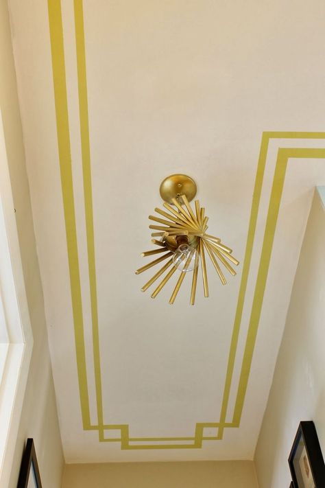 Border painted on the ceiling. Love this idea for a hallway ... Patterned Ceiling, Striped Ceiling, White Ceiling Paint, Staring At The Ceiling, Ceiling Molding, Ceiling Painting, Ceiling Details, Office Time, Striped Room