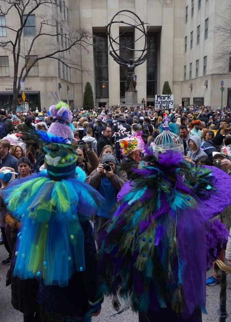 14 of the Most Magnificent Hats at the NYC Easter Bonnet Parade 2018 - New York Cliché Easter Bonnet Parade, Easter Island Heads, Balloon Hat, Easter Bonnet, Easter Parade, Easter Island, Easter Traditions, 5th Avenue, Easter Outfit