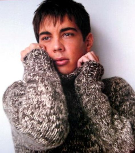 Knit Men, Winter Glove, Turtleneck Sweater, Travel Pillow, Turtle Neck, Celebrities, Knitting, Beauty