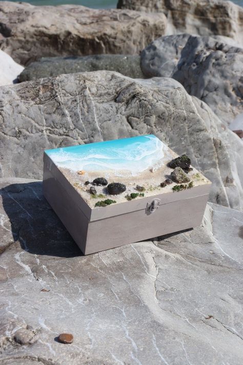 Resin Boxes, Tissue Box Hacks, Tissue Box Crafts, Recycle Craft Projects, Resin Jewelry Tutorial, Resin Box, Resin Wall Art, Sea Design, Beach Gifts