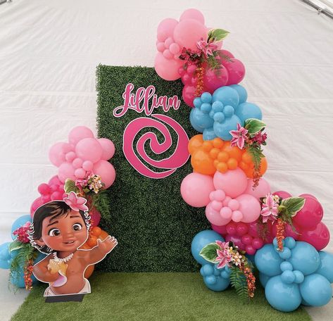 Moana Balloon Arch Ideas, Moana Themed Backdrop, Moana Theme First Birthday Party, Moana Birthday Party Backdrop, Moana Birthday Balloon Arch, Moana Centerpieces Ideas Diy, Moana Birthday Theme Ideas, Moana Backdrop Ideas, Moana Balloon Garland