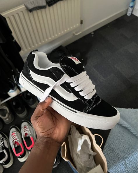 Skater Sneakers Outfit, New Vans 2023, Vans Knew School, Chunky Vans Shoes, Vans Sneakers Outfit Men, New Skool Vans, Black Snickers Shoes, Vans New School Outfit, New School Vans