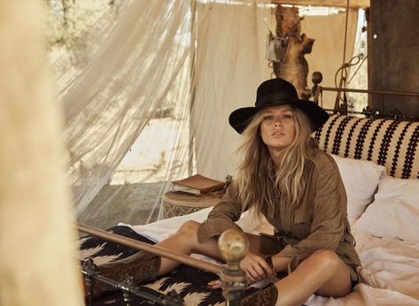 Anna Ewers Takes On Safari Style for Vogue Paris Geraldine Saglio, Betty Catroux, Lachlan Bailey, Western Ideas, Paris April, Anna Ewers, Safari Outfits, Africa Photography, Vintage Safari