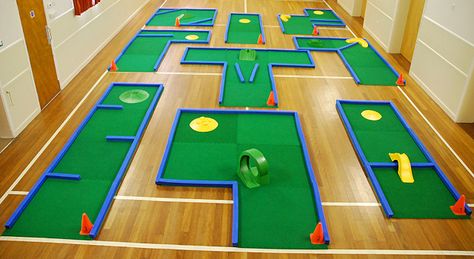 Mini Golf Classroom, Diy Putt Putt Golf Course, Diy Putt Putt Golf, Diy Putt Putt, Backyard Mini Golf, Mini Golf Party, Mini Golf Ideas, Portable Mini Golf, Outdoor Mini Golf