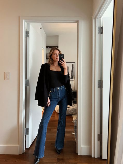 Night Out Flare Jeans Outfit, Flare Jeans Outfit Night Out, High Rise Flare Jeans Outfits, Bootleg Jeans Outfit, Outfit With Flare Jeans, Jeans Outfit Night Out, Outfits With Flares, Flare Jeans Outfit, Bootleg Jeans