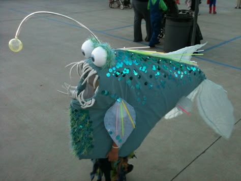 Anglerfish by gramma, aka pc brown Sea Costume, Fish Costume, Baby Kostüm, Mickey Balloons, Diy Halloween Costumes, Baby Costumes, Fete Halloween, Crazy Kids, Diy Costumes