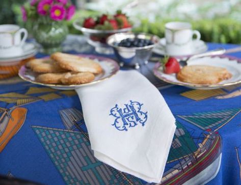 Blue and White Tablescapes - Blue and White Decor Blue And White Tablescapes, Blue And White Table Setting, Monochromatic Flowers, Leontine Linens, Table Place Settings, Set The Table, Emily Henderson, White Napkins, Entertaining Essentials