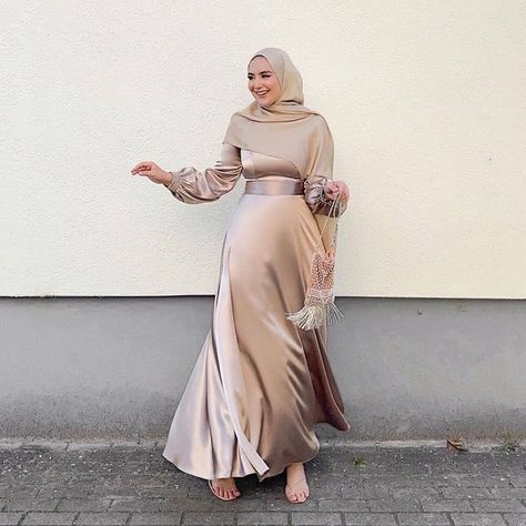 Dress For Muslim Women, Satin Abaya, Elegant Silk Dresses, Bridesmaid Satin, Dress Abaya, Long Skirt Fashion, Hijab Look, Hijabi Fashion Casual, Islamic Dress