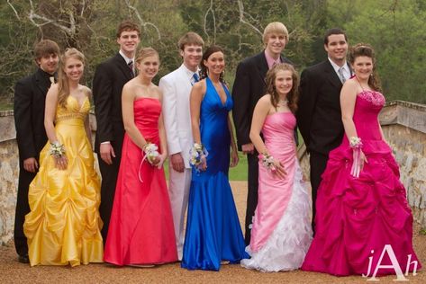 Prom 2000s, 2000s Prom, 2000s Core, Auction Themes, Prom Birthday, Girls Night Party, Prom 2024, Prom Photos, Winter Formal