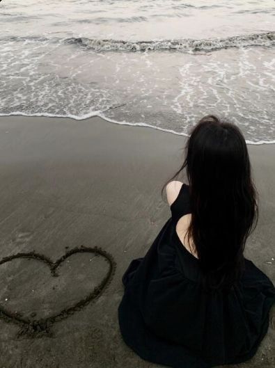 Grunge Beach Pics, Goth Beach Photoshoot, Emo Beach Aesthetic, Goth At The Beach, Gloomy Beach Photoshoot, Dark Beach Photoshoot, Cloudy Beach Photoshoot, Beach Goth Aesthetic, Goth Beach Aesthetic