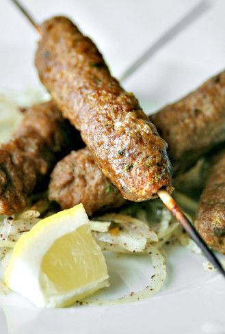 Middle East Food, Middle East Recipes, Tandoori Masala, Middle Eastern Dishes, Kabob Recipes, Skewer Recipes, Kebab Recipes, Eastern Cuisine, Lebanese Recipes