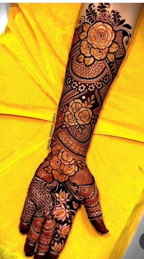 Mehandi Floral Designs, Floral Mehandi Designs, Mehendi Pic, Indian Mehandi Design, Mehndi 2023, Elegant Henna Designs, Traditional Mehandi, Rakhi Mehndi, Bridal Hand Mehndi