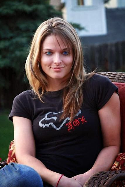 Lisa Kelly Trucker, Ice Road Truckers, Female Trucks, Lisa Kelly, Girl Trucker, Women Trucker, Women Names, Young And Beautiful, What Happened